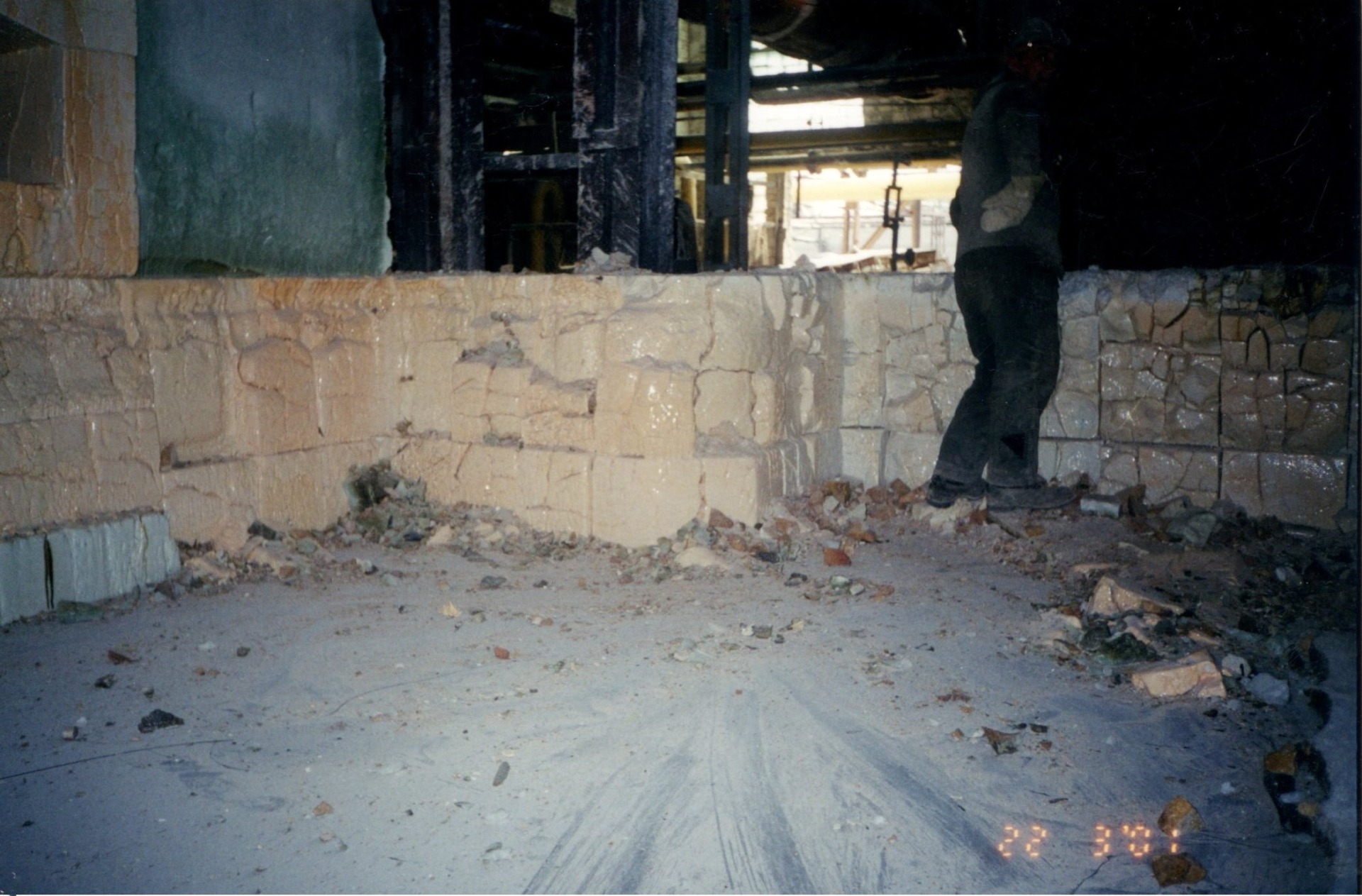 Фотофиксация результатов обследования стекловаренных печей на Скопинском стекольном комбинате.